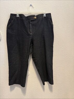 Bamboo Traders Black Pinstripe Capris